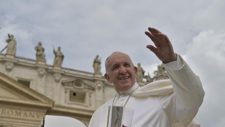 Audiência: Deus luta por nós, não contra nós